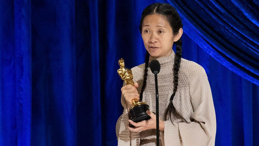 儘管中國官方全面封殺，但是39歲的趙婷，在領取最佳導演獎，發表得獎感言時，她還是提到了中國。