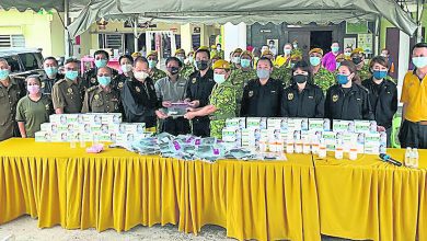Photo of 善心人捐助 張天賜移交志警團防疫品