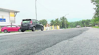 Photo of 路面凹凸  車過搖晃 皇冠城居民怒吼何時修