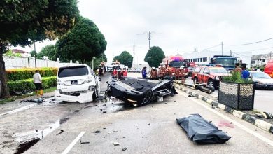 Photo of 跑車反向車道撞休旅車 麻醉科醫生喪命