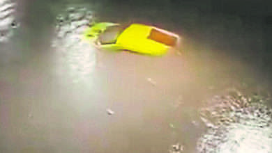 Photo of 重慶暴雨 德士被淹僅露車頂