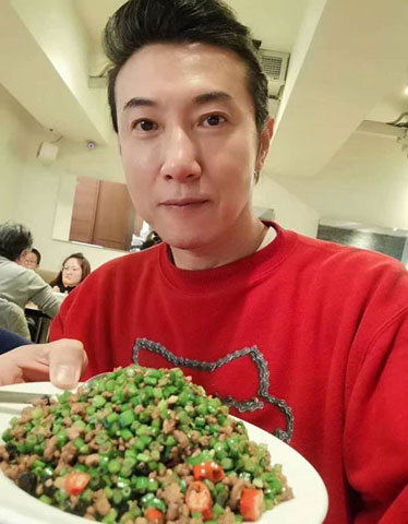 54歲美食節目主持人陳鴻