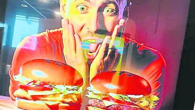 Photo of 阿扎爾代言麥當勞 兩眼發亮盯着漢堡