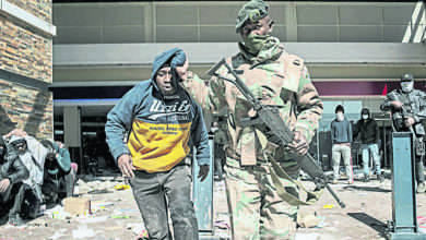 Photo of 抗議前總統入獄 南非騷亂72死千人被捕
