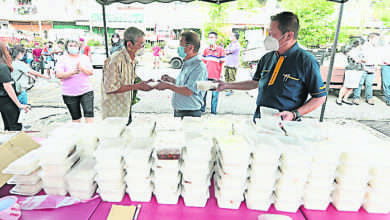 Photo of 陳國偉：班台醫生籌3萬 友力花園日派200飯盒