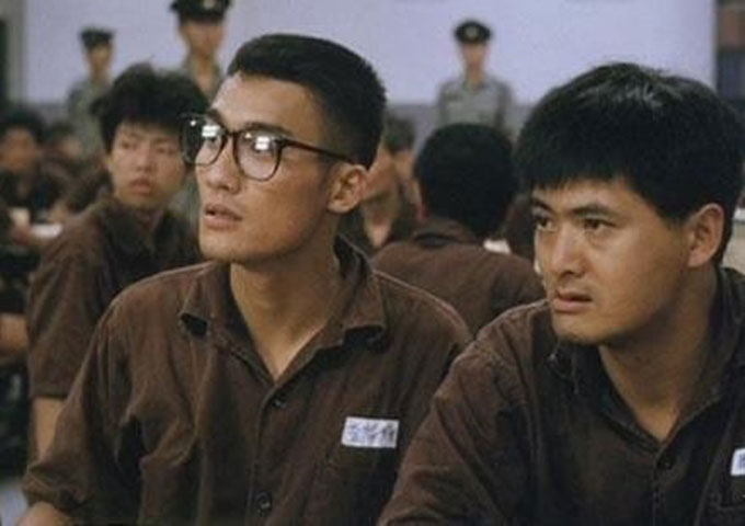 梁家輝（左）複出後與周潤發（右）共同演出《監獄風雲》