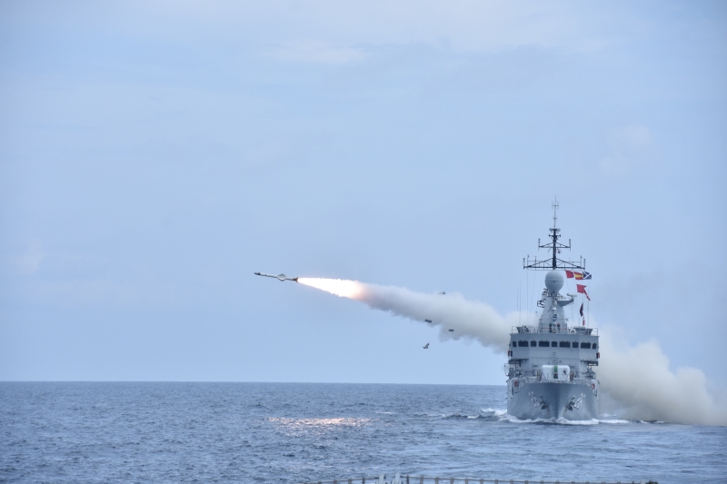 海軍戰艦發射Exocet MM40導彈。