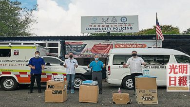 Photo of 李偉翔防疫品移交新港救護隊