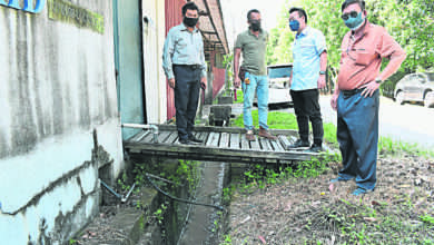 Photo of 武吉南眉工業區11路飄臭 疑飼料廠污水排入溝渠