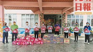 Photo of 積善扶助社送暖 物資捐英雄園國中60人