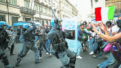 Photo of 反對“綠色通行證”擴至職場 羅馬逾萬人示威