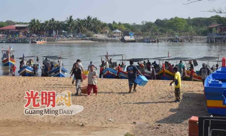瓜拉姆拉沿岸漁民可通過再培訓成為響導，增加收入。
