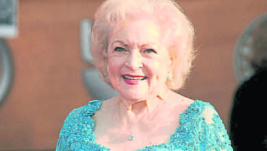 Photo of “黃金女郎” 99歲貝蒂懷特逝世