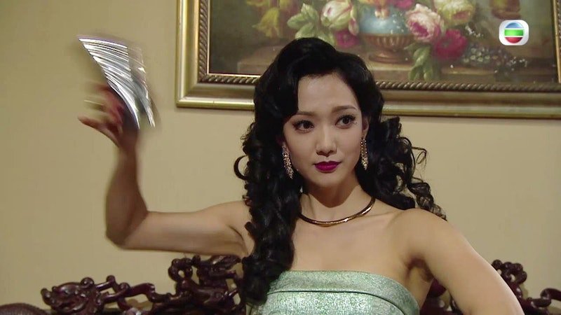 王君馨自從2016年在無線劇集《城寨英雄》飾演冷艷反派“花曼”大受歡迎之後，開始往打女方向發展。