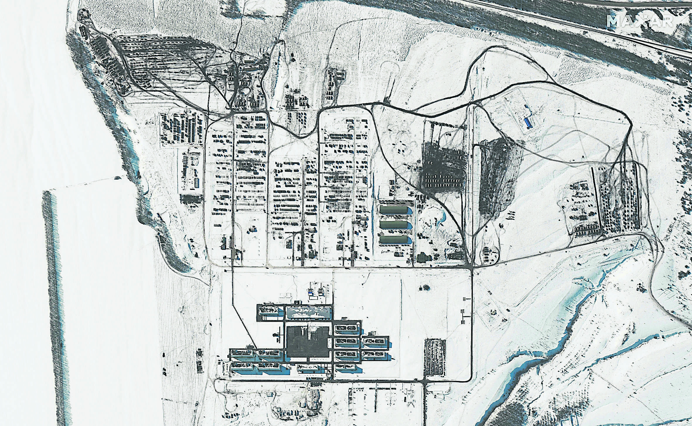 美國衛星圖像公司Maxar Tech nologies發布的衛星圖像，俄羅斯在靠近烏克蘭邊境的索羅提等地區都有軍隊集結的現象。