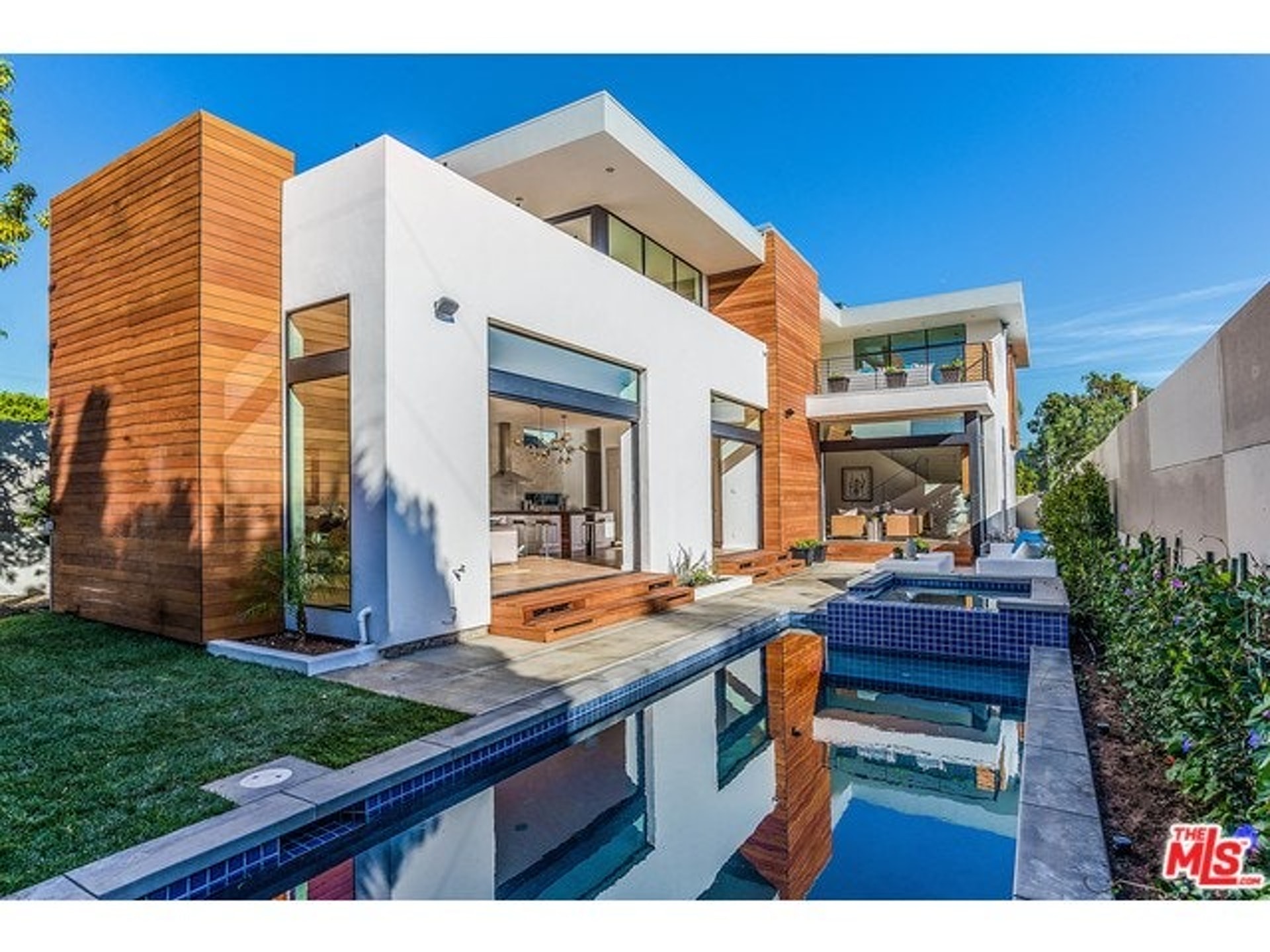 陳冠希加在2016年買入美國洛杉磯一幢4千呎獨立屋.