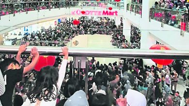 Photo of 印尼商場舞獅表演人擠人