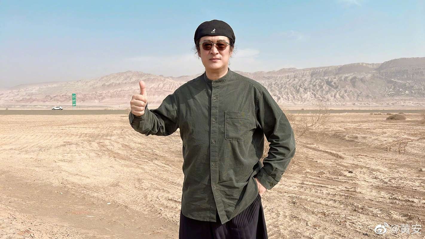 黃安移居中國多年。