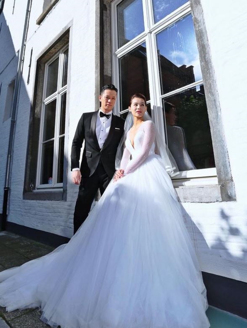 胡杏兒與老公李乘德（Philip）於2015年結婚後育有3子