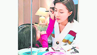 Photo of 女兒幫忙化妝 鍾嘉欣秒變Elsa