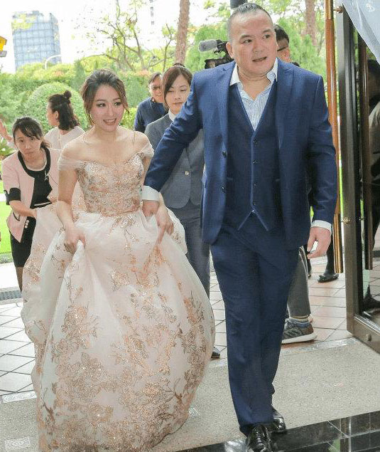 兩人於2017年登記結婚，2019年補辦婚禮