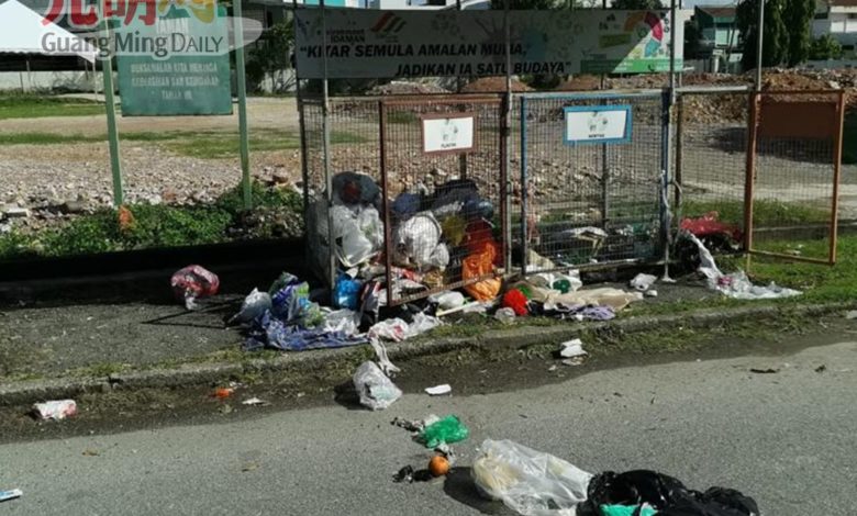 平安園一帶的環保回收站也開始形成垃圾堆。