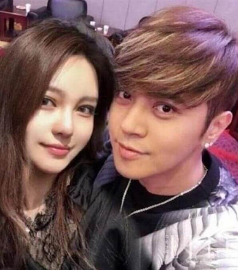 羅志祥在經歷前女友周揚青「毀滅式分手」後，偶像形象重創，在演藝圈幾乎消失近2年