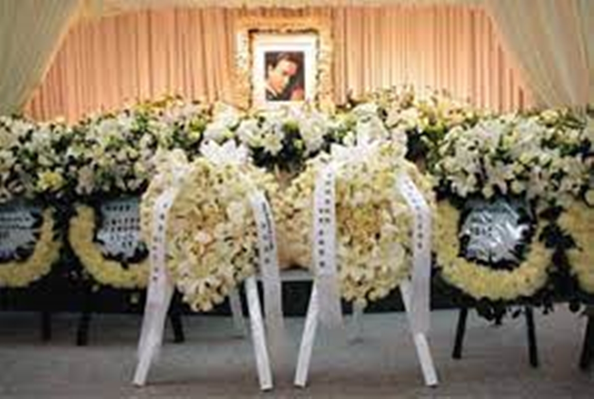 2003年4月1日愚人節哥哥張國榮跳樓自殺身亡，享年46歲