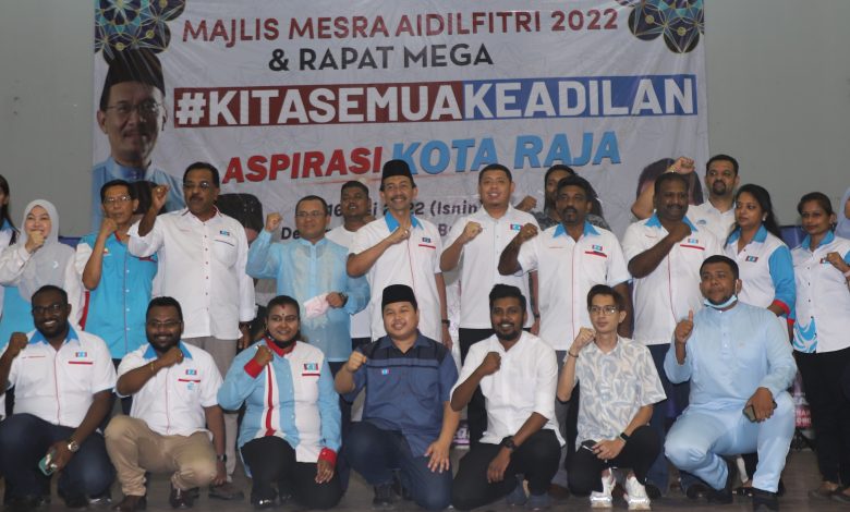 哥打拉惹區部展現萬眾一心鬥志，誓要讓賽夫丁競選團隊當選。中排左六起古納拉加、阿米魯丁和扎瓦威。