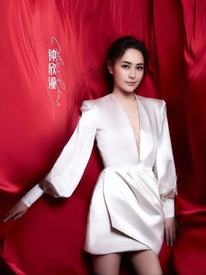 阿嬌（鍾欣潼）和阿Sa（蔡卓妍）以女子團體Twins出道，兩人能唱能演又能主持，出道21年人氣仍居高不下，近期更驚喜攜手出戰選秀節目《乘風破浪的姐姐3》