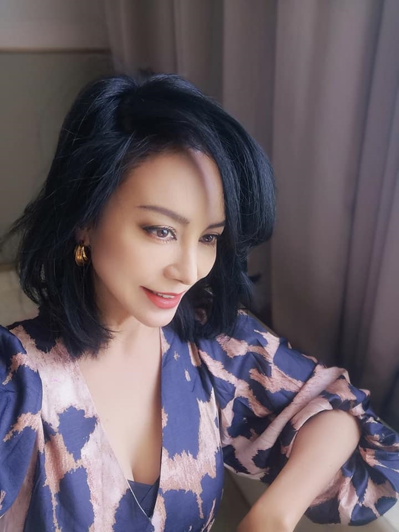 田麗外型美艷、個性豪爽，曾演出過多部影視劇