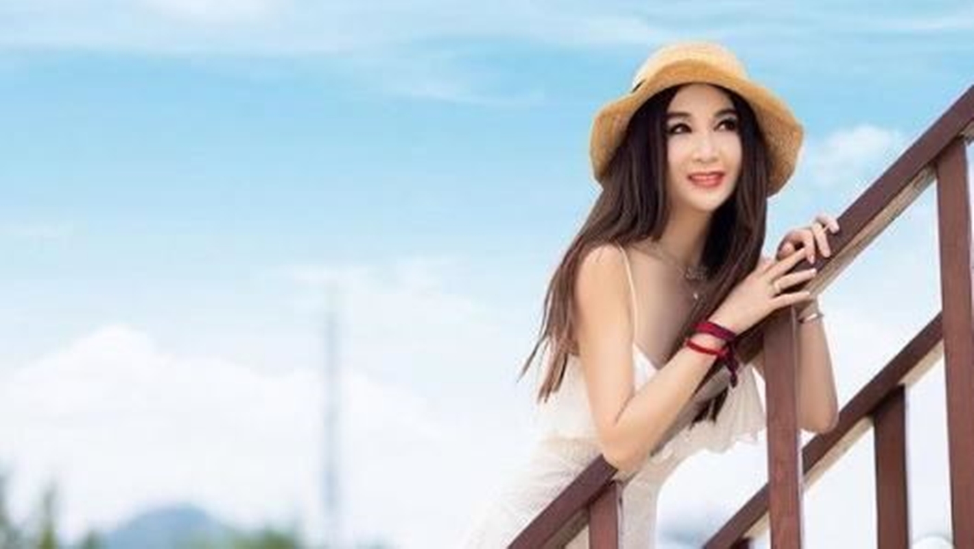 凍齡女星溫碧霞，早年演出電影《封神榜》飾演妲己成經典，至今仍被譽為「最美妲己」