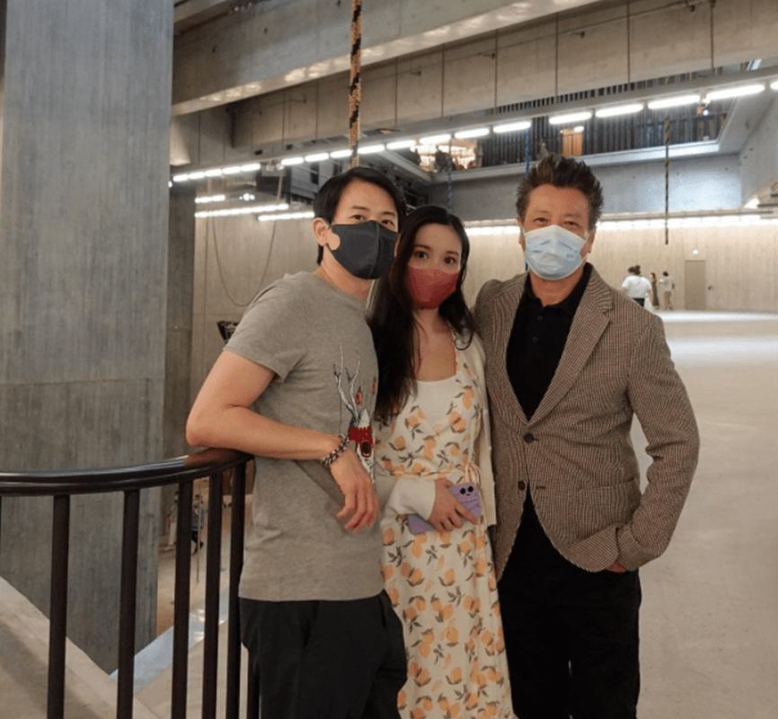 石修的42歲兒子陳宇琛（Sam）19日在社交網報喜，宣布老婆林佑蔚（Camille）懷孕