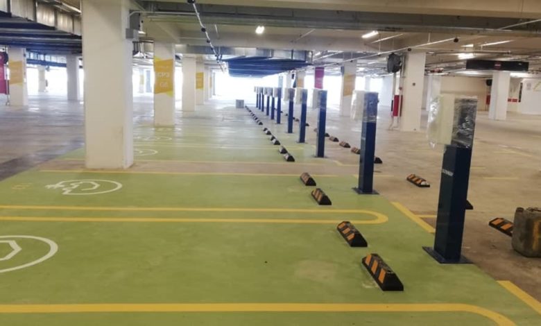 停車場設有18個充電停車站。