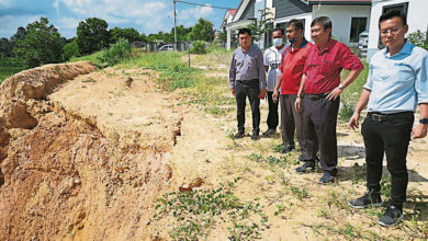 Photo of 瑪力克第三路山崩 泥漿沖下破壞菜園