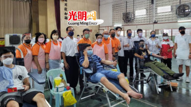 Photo of 威中紅新月會籌獲200包血