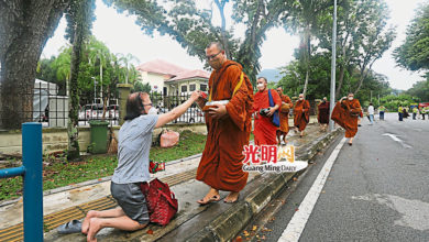 Photo of 馬佛教聯合會祈福法會 近千佛友冒雨供僧