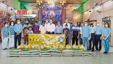 Photo of 明修善社移交恩物援金 6團體13貧戶受惠