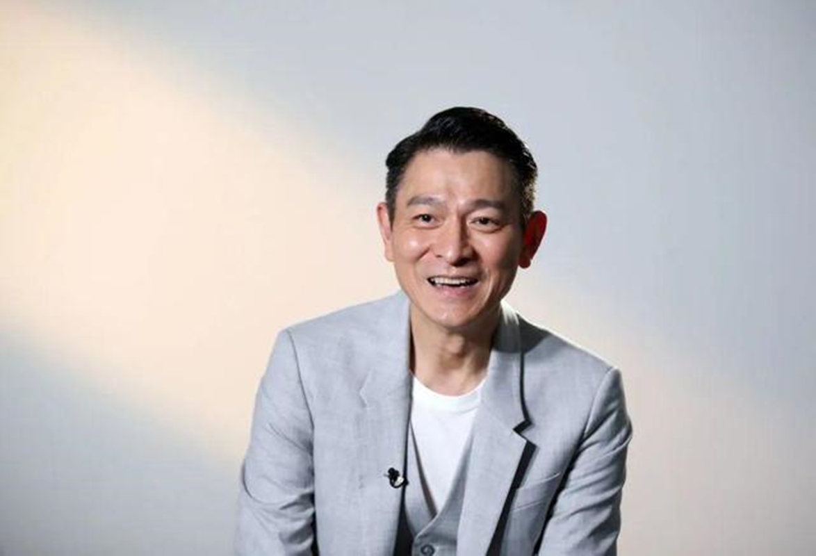 經紀公司亨泰環宇發布聲明，稱劉德華從未且無計劃代言“貴州天地人和酒業有限公司”代理的“鄭酒師白酒”等相關產品
