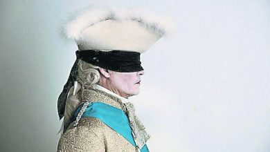 Photo of 尊尼特普演法國皇帝矇眼造型曝光