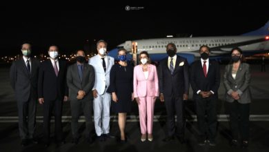 Photo of 佩洛西下機連發3推特  中國外交部斥4個“嚴重”