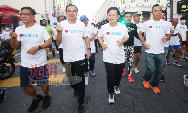 黃漢偉（左起）、孫意志、曹觀友、林子輝及嘉賓等，也參與全程5公里的歡樂跑。