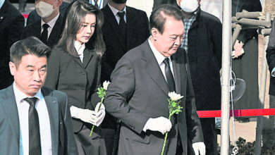 Photo of 總統偕妻向死難者致哀 最高檢察廳調查