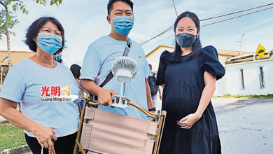 Photo of 兄備折凳派不上用場 孕婦選民直通投票室