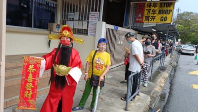 Photo of “財神爺”一身財神裝扮去投票