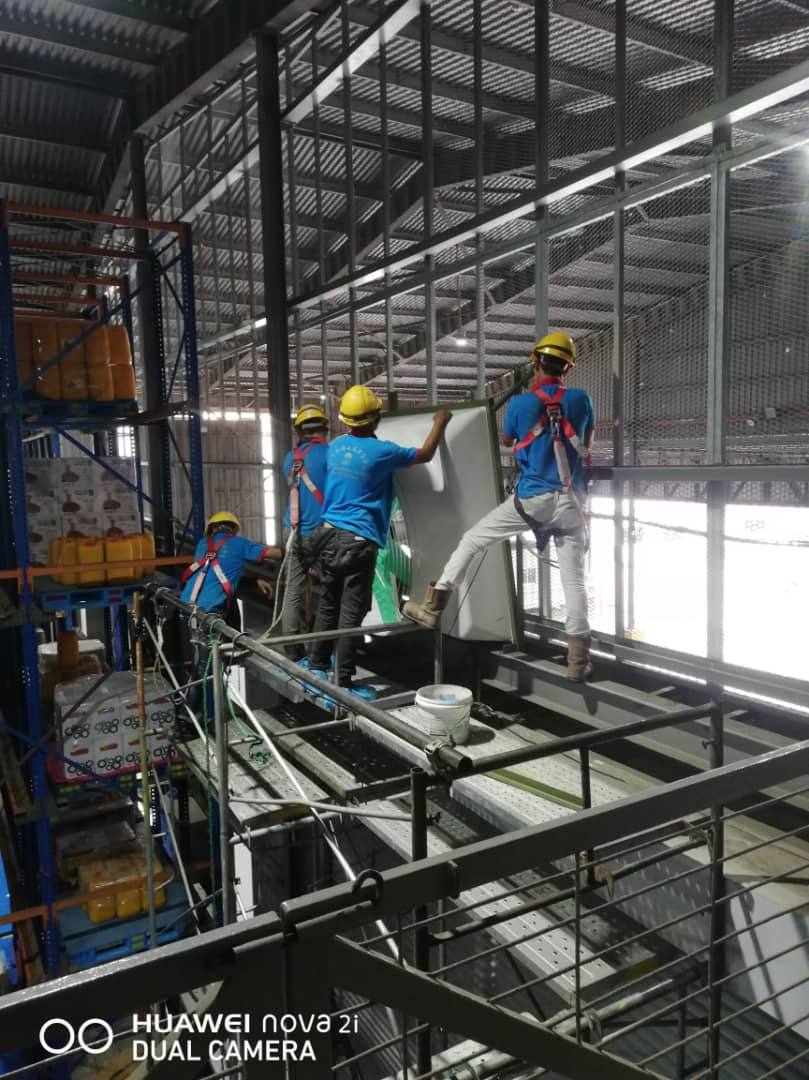 CNA 擁有專業的技術人員為客戶提供一站式環保的工業通風系統安裝與服務。
