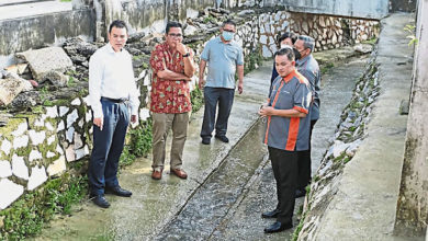 Photo of 處下斜坡河流貫穿 同漢華小逢雨必災