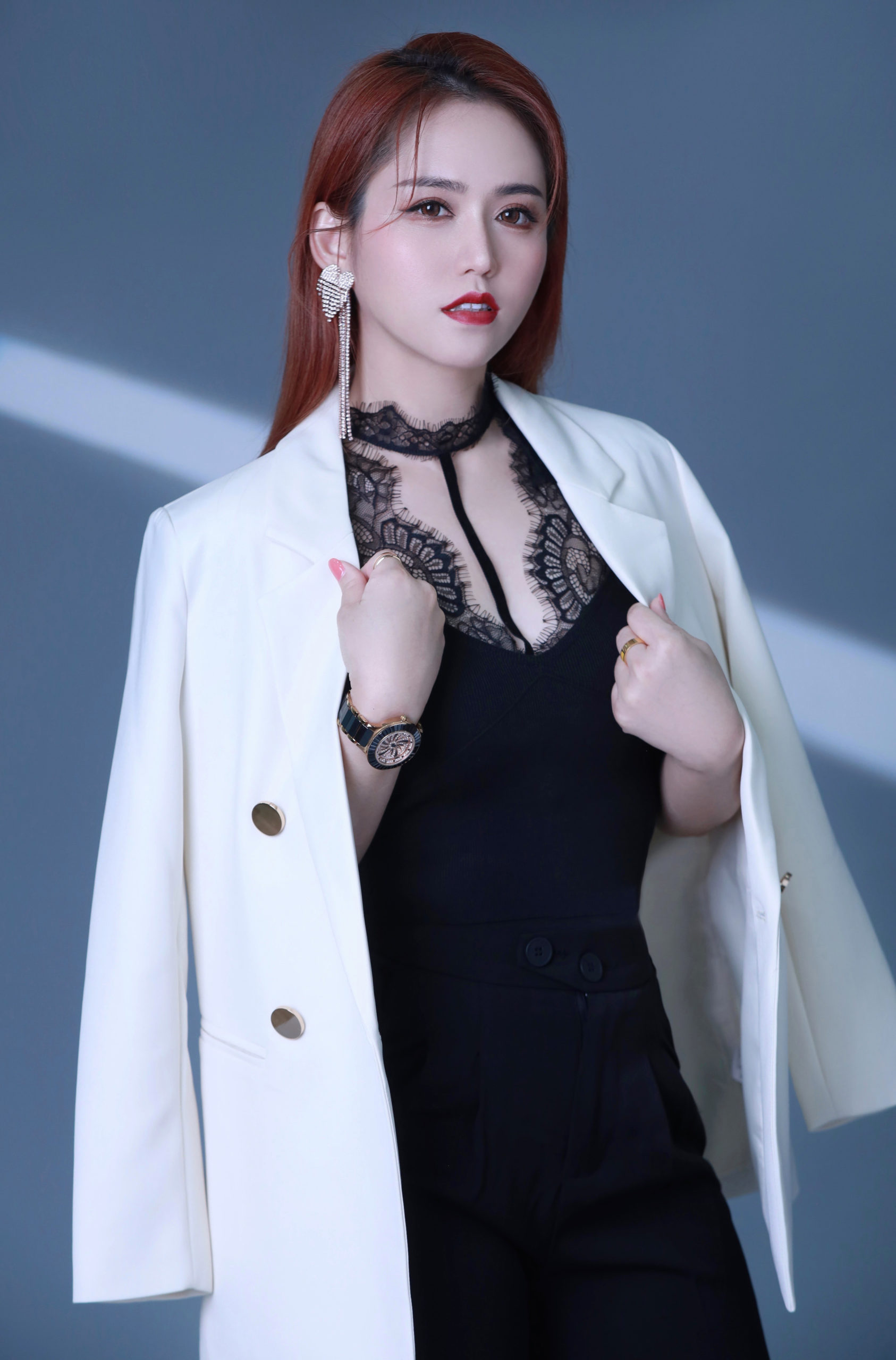 BeauEast Brow Art创办人胡瑄晅博士是医美美学的哲学博士，年轻轻轻就获奖无数，也曾多次受邀到国外担任专业医美评审，更是为医美美学领域培养无数高端优质人才的专业导师。