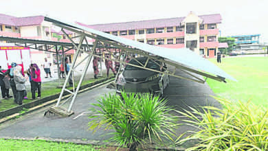 Photo of 鑾高級中學停車場屋頂塌