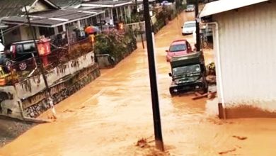 Photo of 金馬崙甘榜拉惹 泥漿淹入村溢出馬路
